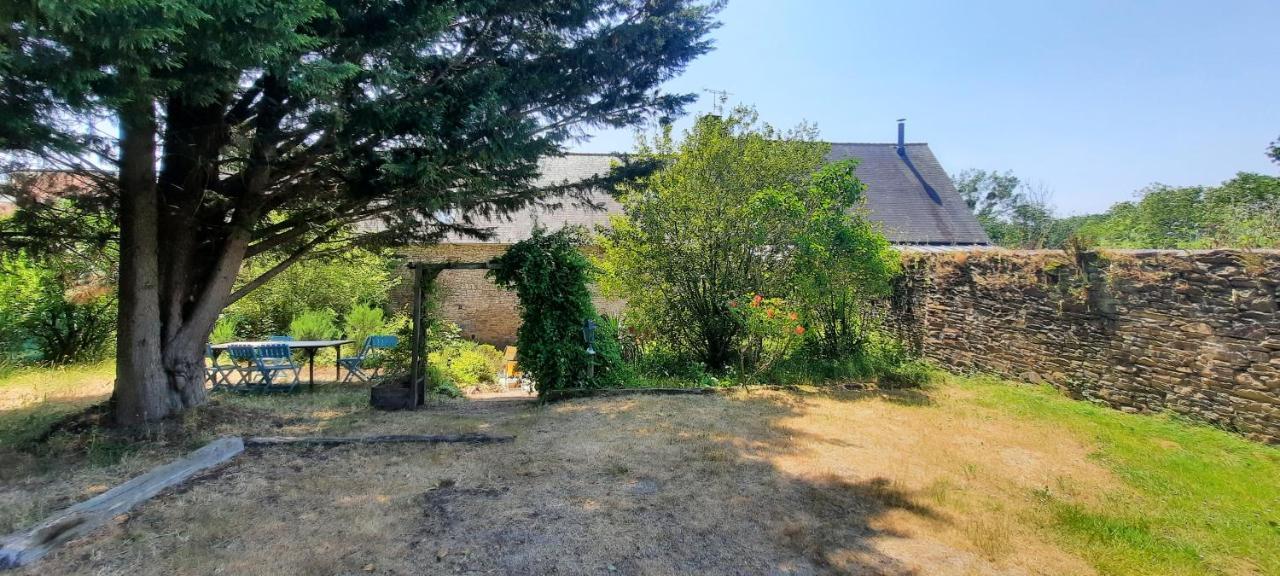 Chambres D'Hotes Domaine La Touche Pleine-Fougères Exteriör bild